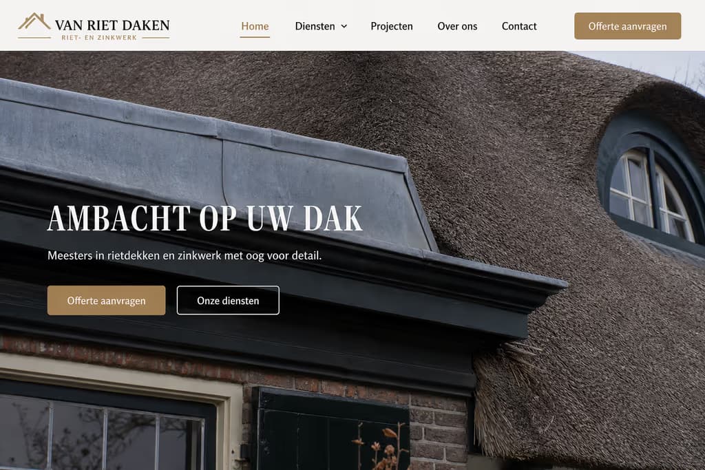 Voorbeeld dakdekkerswebsite — Van Riet Daken (Riet & zink · premium editorial)