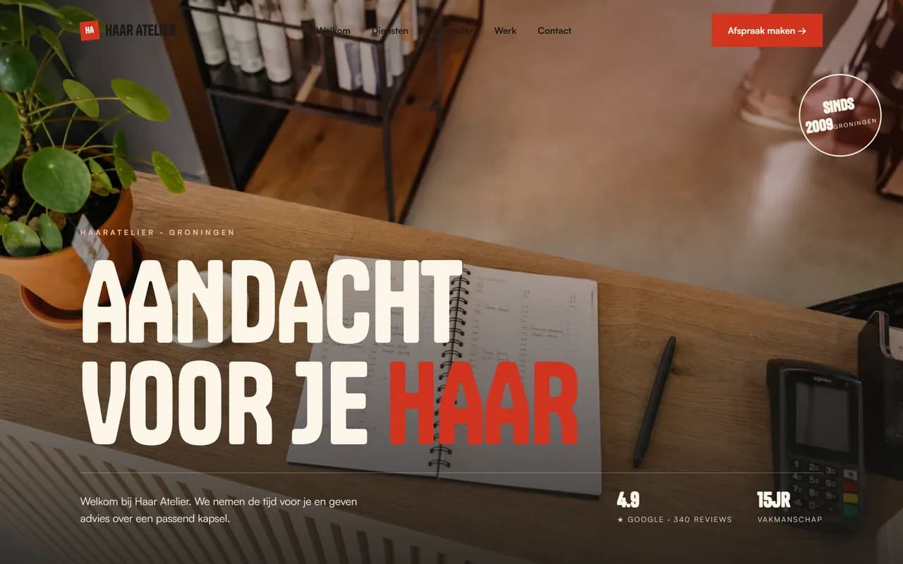 Voorbeeld kapperswebsite — Haar Atelier (Kapsalon · warm & bold)