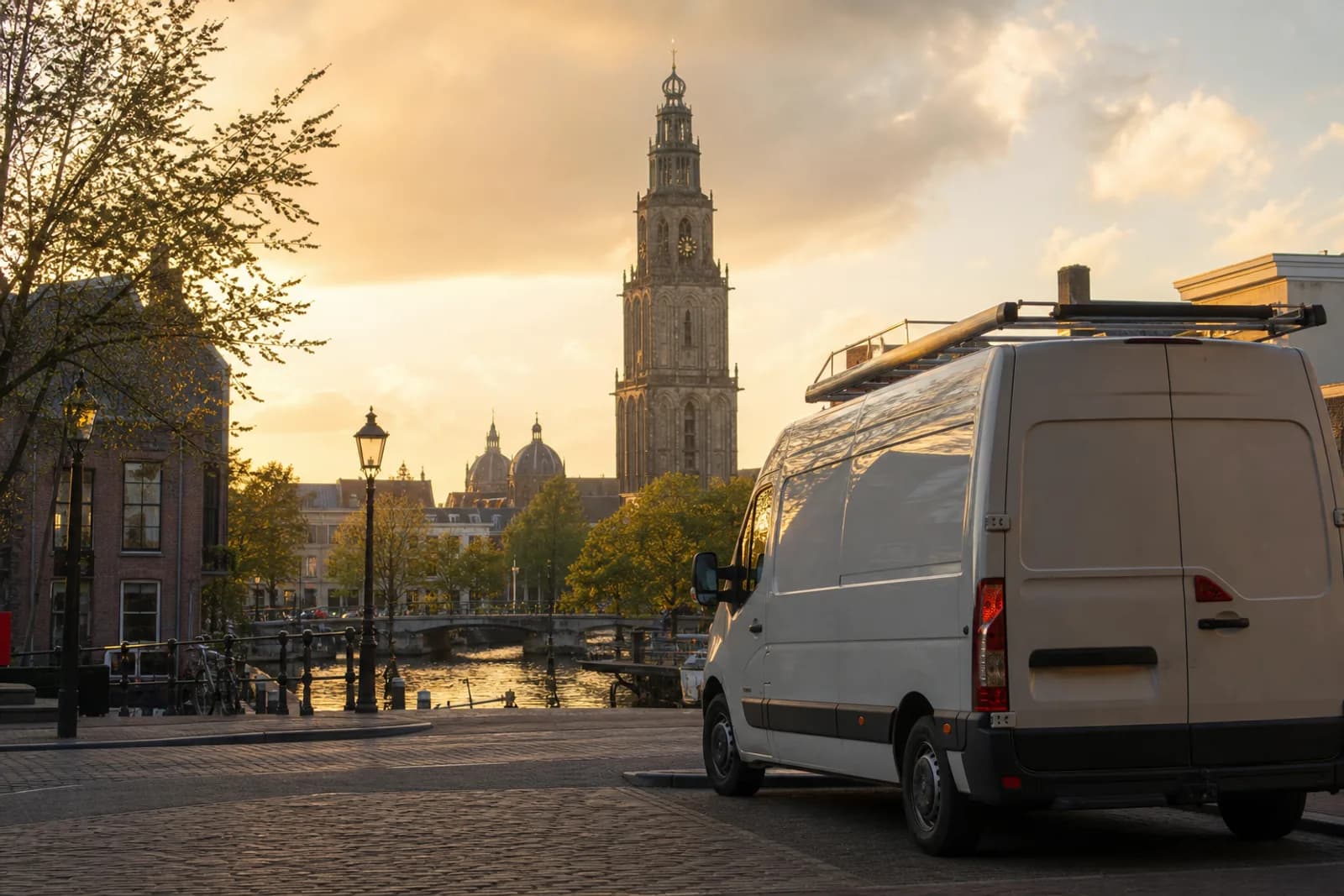 SEO-specialist optimaliseert de vindbaarheid van een Gronings bedrijf in Google
